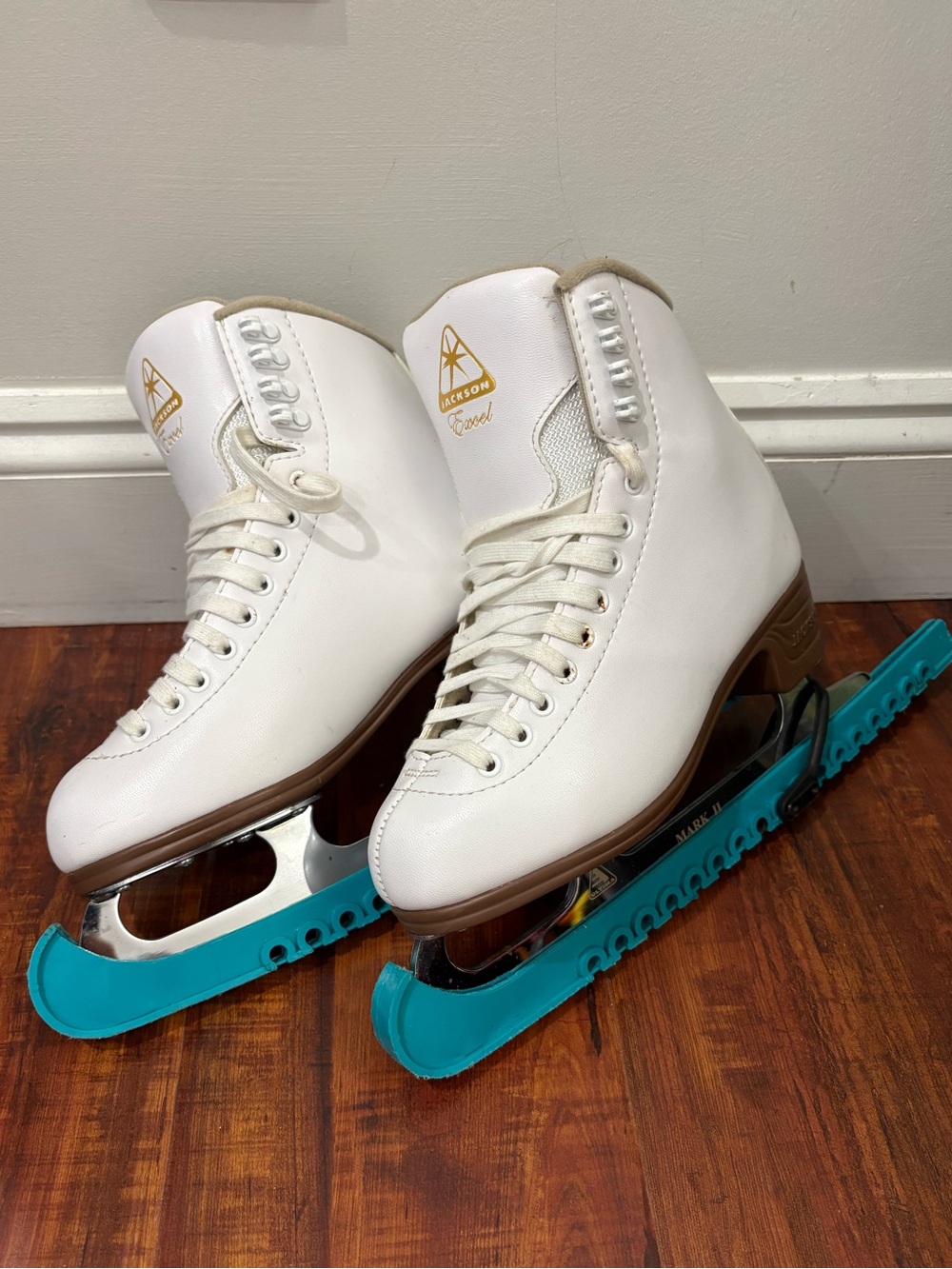 Jackson’s Excel Figure Skates with Guards size 5C